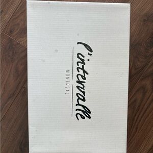 L'INTERVALLE White Shoe Box with Black Text